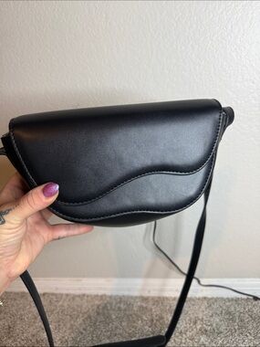 Melie Bianco Black Wave-Front Crossbody Bag